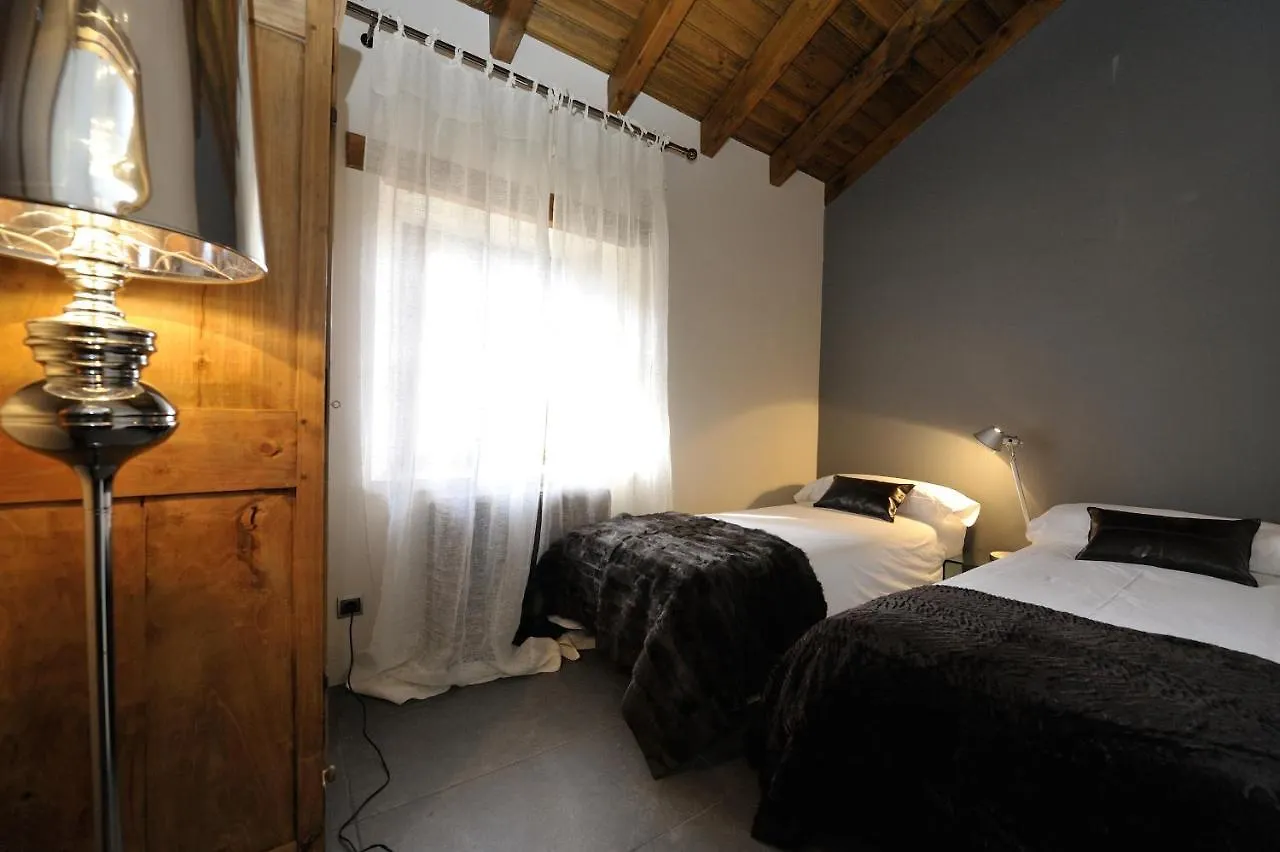 La Caseta De Queixans Con Chimenea Puigcerdà 0*,  España